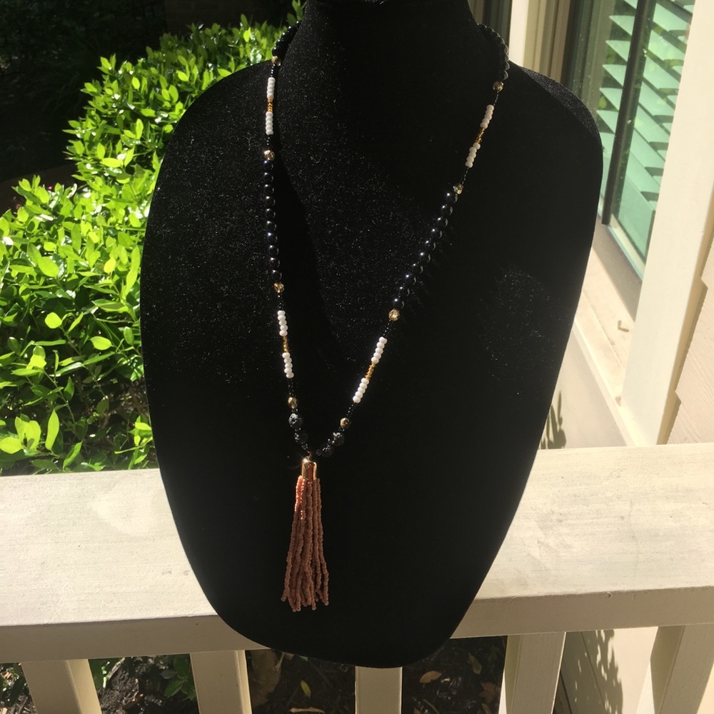 Pink tassel necklace - Picture 4 of 8